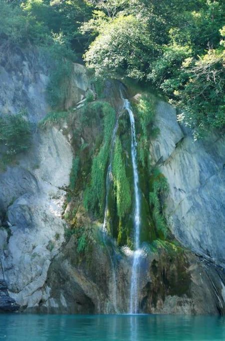 Gite De Charme : La Grange Au Lac Azur Treffort  Esterno foto