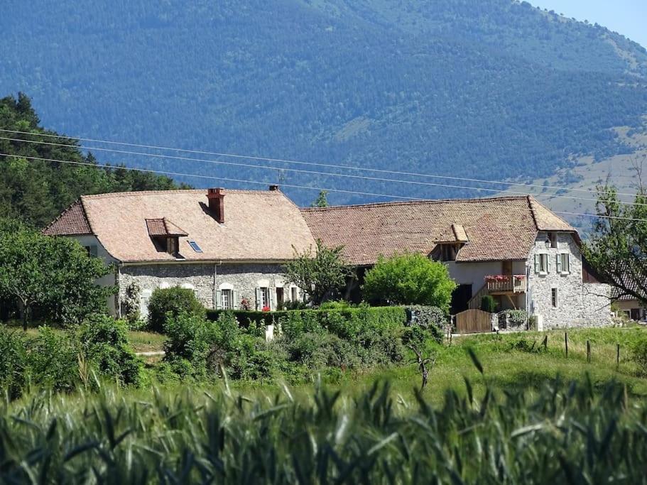 Gite De Charme : La Grange Au Lac Azur Treffort  Esterno foto