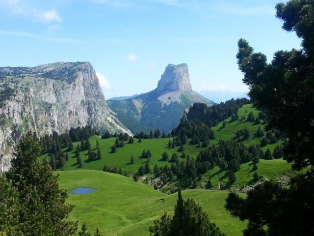 Gite De Charme : La Grange Au Lac Azur Treffort  Esterno foto
