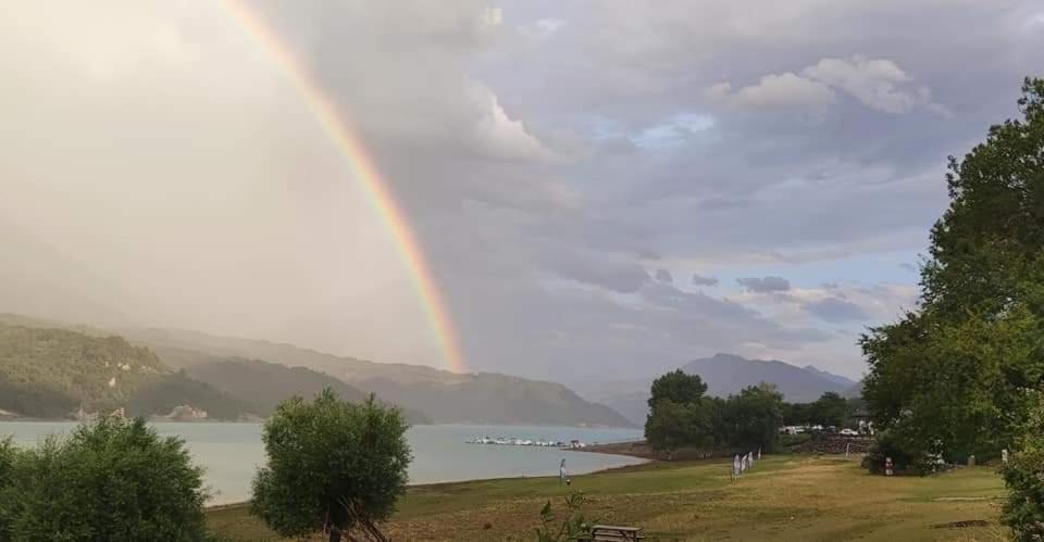 Gite De Charme : La Grange Au Lac Azur Treffort  Esterno foto